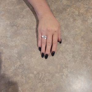 New Silver Plated Women’s Fashion Ring. One size. Limited Edition.